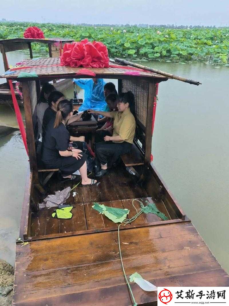 老人船上弄雨荷第-13-集介绍：精彩剧情待您揭晓