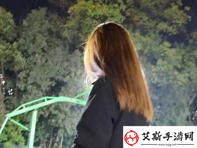 海角披风少年老妈长相：一位独特的女性